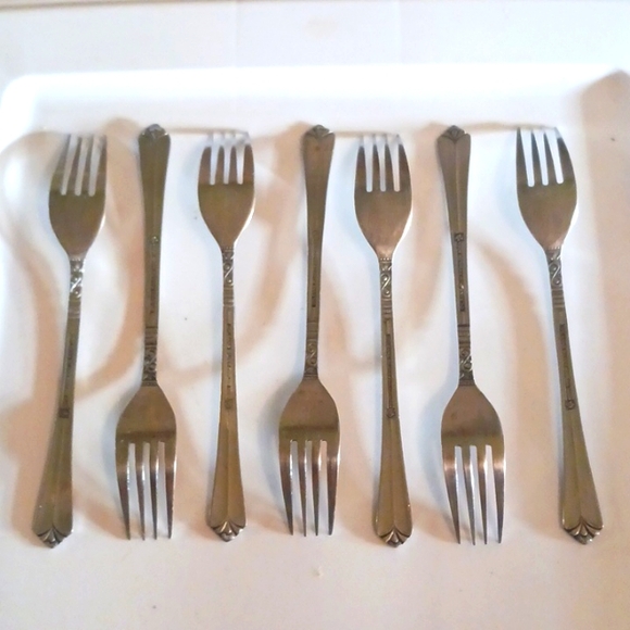 48 pieces of Vintage Oneida Orleans pattern silverware - Picture 4 of 16
